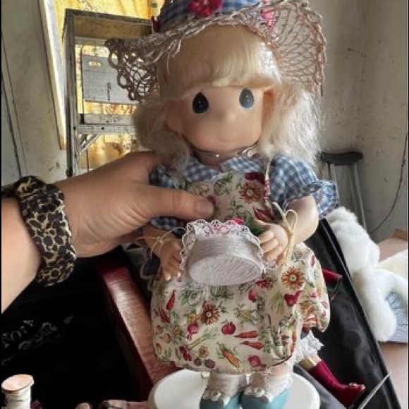 Collectible Precious moment doll - Picture 1 of 1